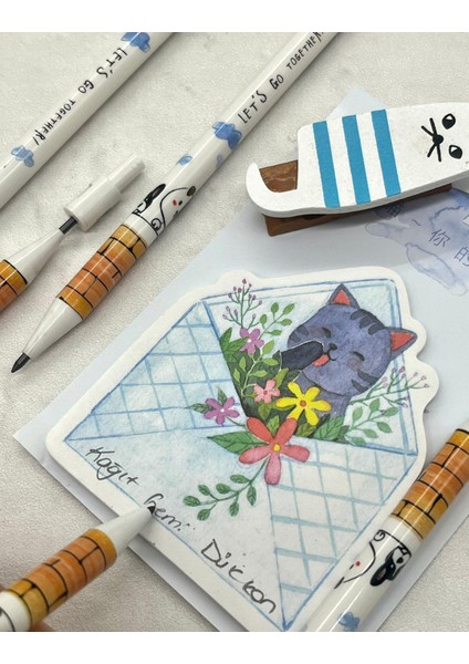 Kawaii Beyaz Desenli Kalemtraşlı Kalın Uçlu Kurşun Kalem modelleri