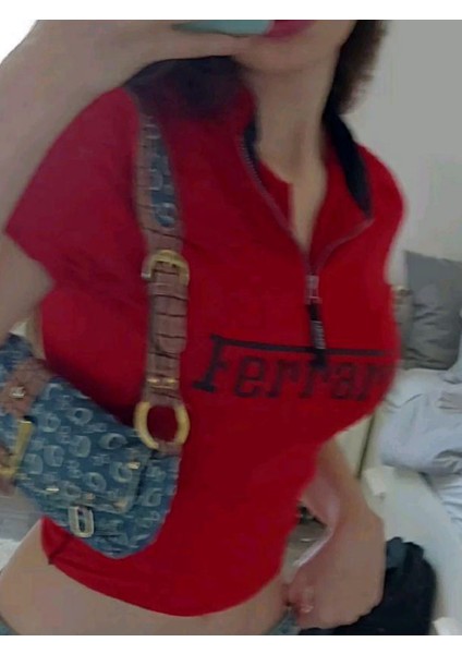 Car Detail Red & Black Baskılı Fermuarlı Crop Bluz fiyatları