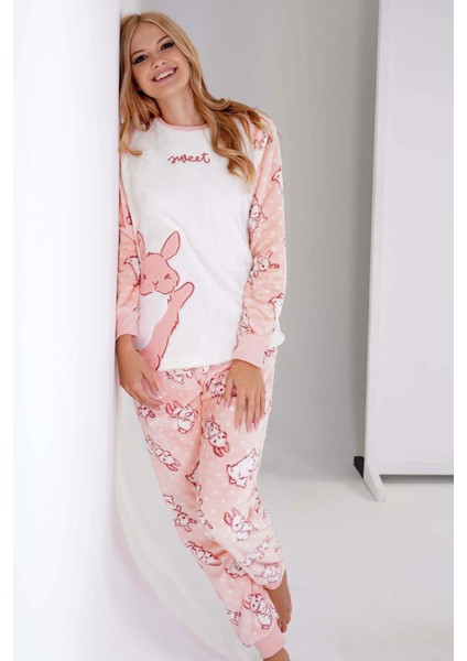 Kadın Pudra Beyaz Welsoft Yuvarlak Yaka Reglan Kol Uzun Kollu Cepli Manşetli Desenli Pijama Takımı modelleri