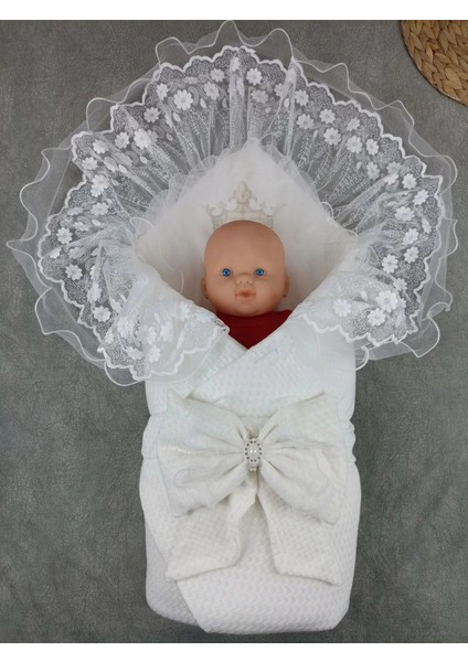 Yenidoğan Kumru Soft Cotton Taç Nakışlı Trilüks Kundak Bebek Battaniyesi Ekru