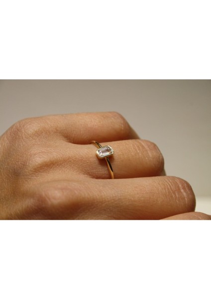 14 Ayar Altın Günlük Baget Taşlı Model Kadın Yüzük