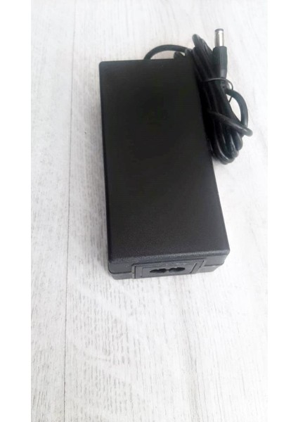 12 Volt 5AMPER 60 Wat Çok Amaçlı Adaptör Güç Kaynağı-Mrty fiyatları