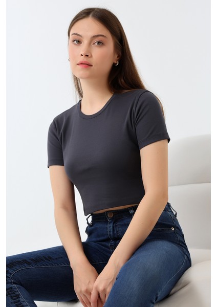 Pamuklu Kompakt Penye Ribana Bisiklet Yaka Crop T-Shirt 21560 Füme modelleri
