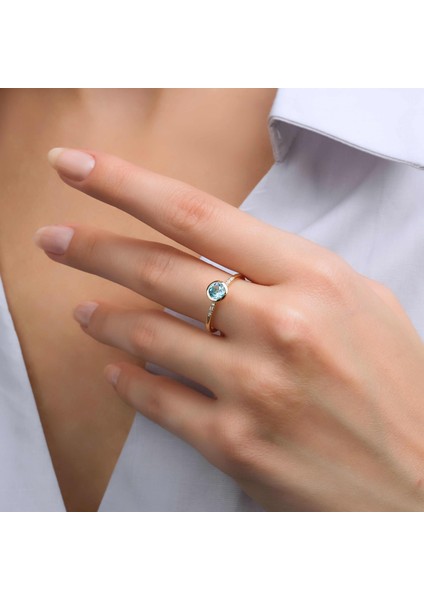 0.042 Karat Pırlanta ve Doğal Swiss Blue Topaz Yüzük KRS017-S14GRZ modelleri
