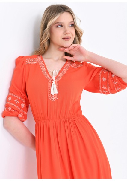 V Yaka Nakış Detaylı Volanlı Elbise fiyatları