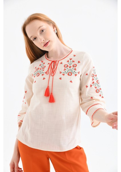Kadın Bisiklet Yaka Bağlama Detay Etnik Nakışlı Bluz indirimleri