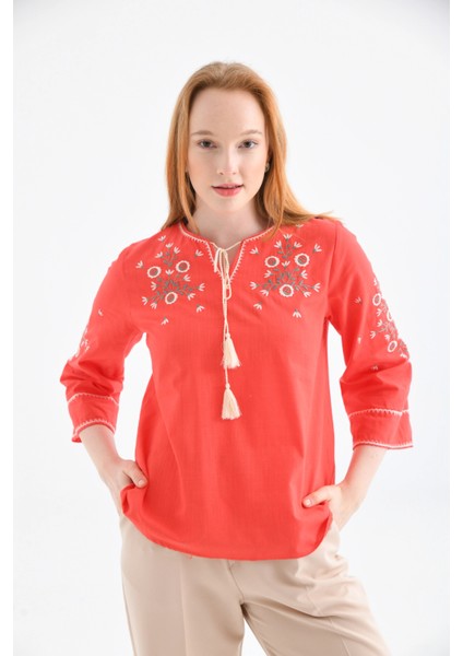 Kadın Bisiklet Yaka Bağlama Detay Etnik Nakışlı Bluz