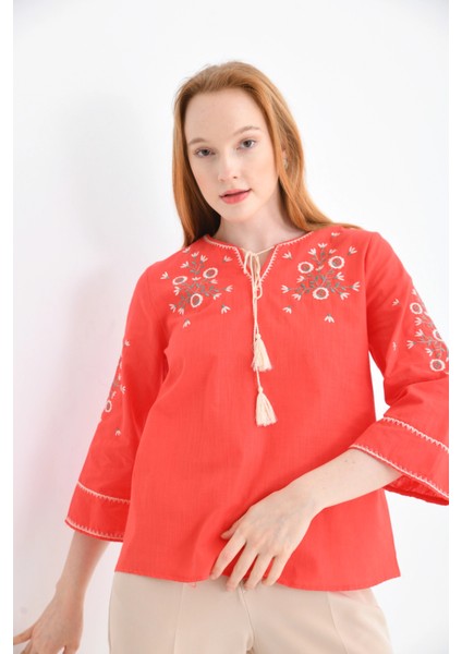 Kadın Bisiklet Yaka Bağlama Detay Etnik Nakışlı Bluz modelleri