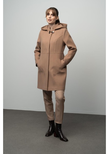 Çıkabilir Kapüşonlu Metal Aksesuarlı Kaban Kamel 3036 modelleri