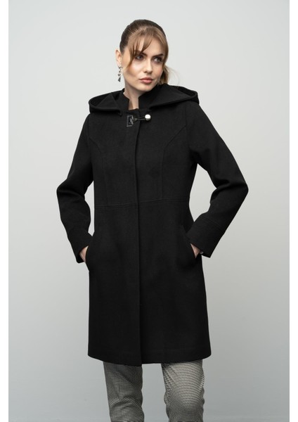 Çıkabilir Kapüşonlu Metal Aksesuarlı Kaban Siyah 3036