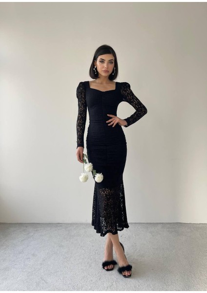 Hadise Uzun Siyah Dantel Elbise