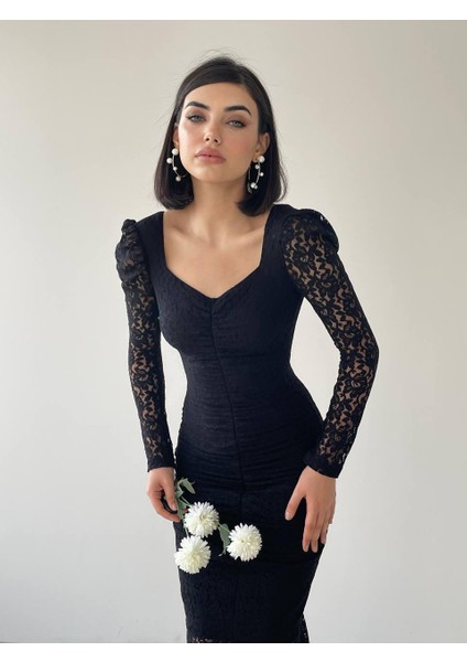 Hadise Uzun Siyah Dantel Elbise