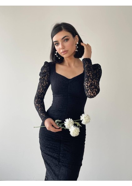 Hadise Uzun Siyah Dantel Elbise
