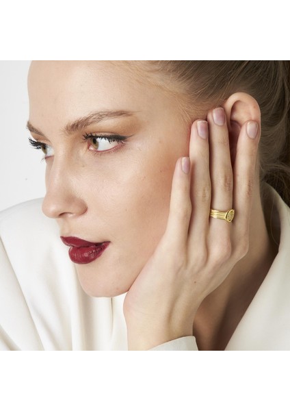 Üç Sıralı Taşlı Yuvarlak Model Yüzük fırsatları