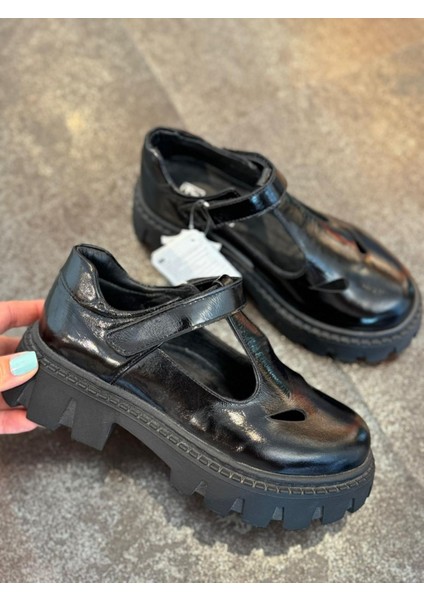 31-35 Numara Kız Çocuk Rugan Ayakkabı