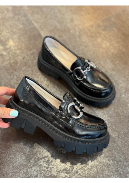 31-36 Numara Kız Çocuk Rugan Zincirli Ayakkabı