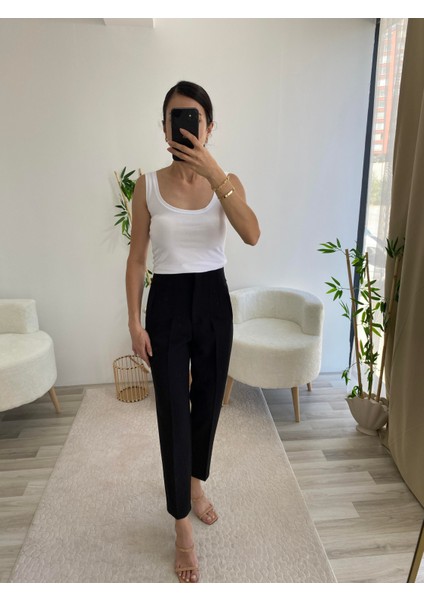 Beyaz Oval Yaka Atlet fırsatları