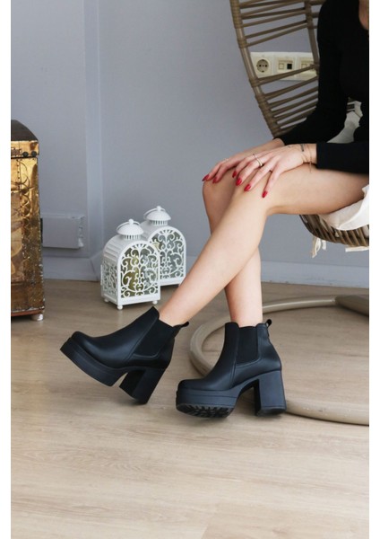 Lastik Detaylı Platform Kalın Topuklu Kadın Bot fırsatları