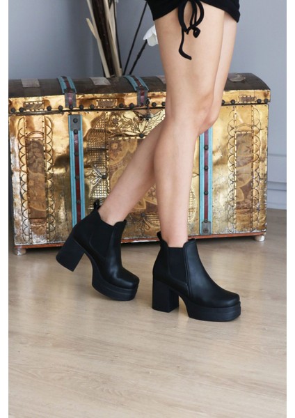 Lastik Detaylı Platform Kalın Topuklu Kadın Bot indirimleri