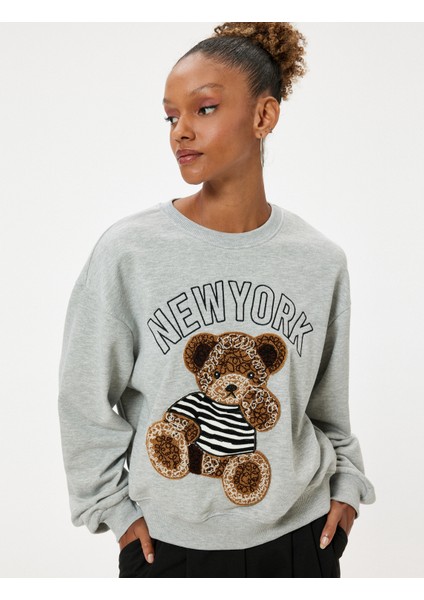 Bisiklet Yaka Sweatshirt Oversize Ayıcık Işlemeli Sloganlı Şardonlu modelleri