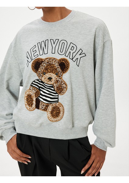 Bisiklet Yaka Sweatshirt Oversize Ayıcık Işlemeli Sloganlı Şardonlu indirimleri
