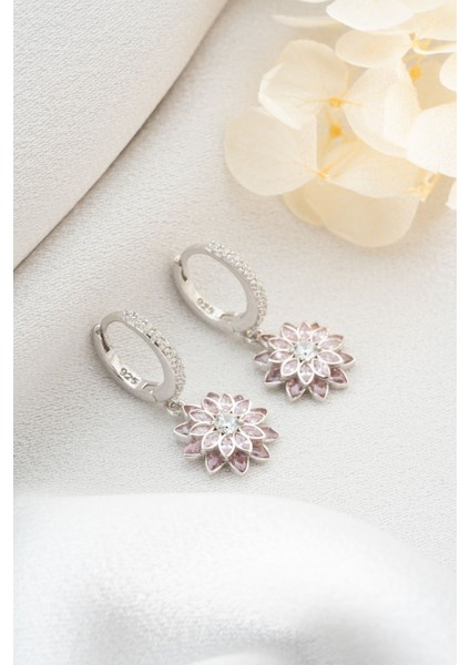 925 Ayar Gümüş Pembe Lotus Çiçeği Küpe fırsatları