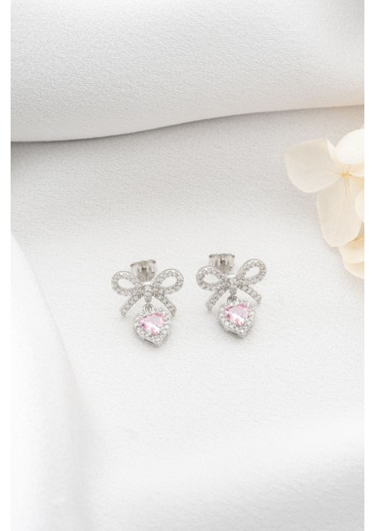 925 Ayar Gümüş Işıklı Kutuda Fiyonklu Kalp Küpe fırsatları