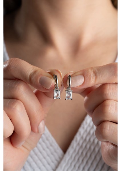 925 Ayar Gümüş Baget Taşlı Küpe