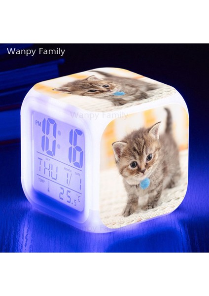 Mor Dua Eden Yavru Kedi 7 Renk Değiştiren LED Dijital Çalar Saat Öğrenci Yatak Odası Uyanma Zamanlayıcısı Masa Saati Çocuk Odası Ev Dekoru Kedi Bebek (Yurt Dışından) fırsatları