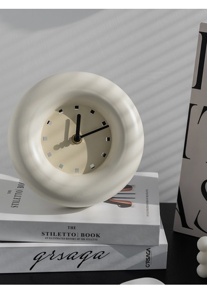 Beyaz Iskandinav Ins Stili Masaüstü Saat Dekorasyon Süsleri, Basit Modern Yatak Odası Başucu Sessiz Saat Dijital Saat Masasaat (Yurt Dışından) modelleri