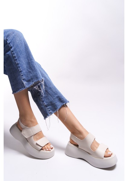 Kadın Sandalet Hafif Ve Ergonomik Yapı İle Gün Boyu Rahatlık 38 Numara fiyatları