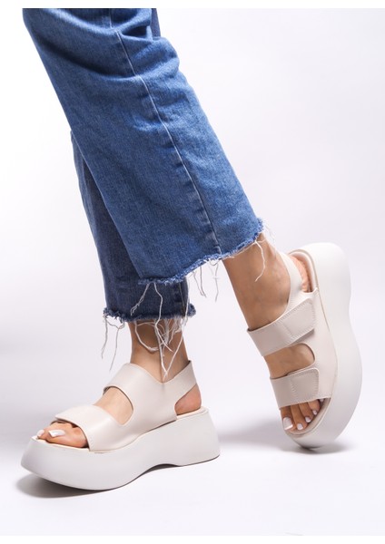 Kadın Sandalet Hafif Ve Ergonomik Yapı İle Gün Boyu Rahatlık 38 Numara indirimleri