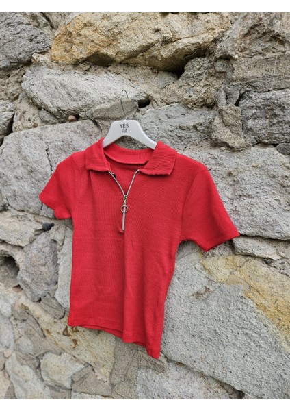 Fermuarlı Yakalı Basic Crop T-Shirt