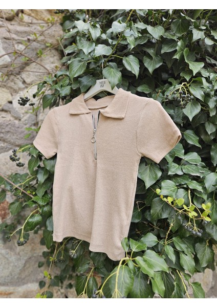 Fermuarlı Yakalı Basic Crop T-Shirt
