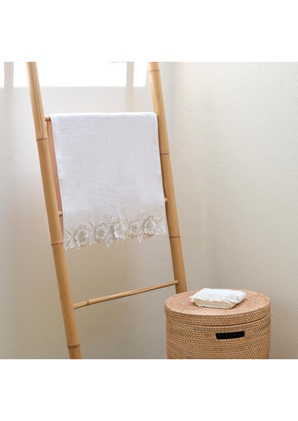 Sedef Çiçek Dantelli El Havlusu (30 x 50 Cm) fiyatları