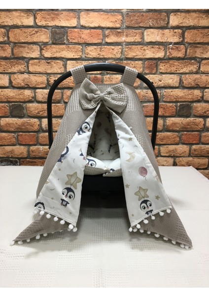 Kahverengi Pikeli ve Poplin Kumaş, Ponponlu Puset Örtüsü ve Puset Minderi 2'li Set