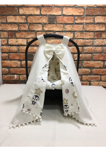 Krem Pikeli ve Poplin Kumaş, Ponponlu Puset Örtüsü ve Puset Minderi 2'li Set