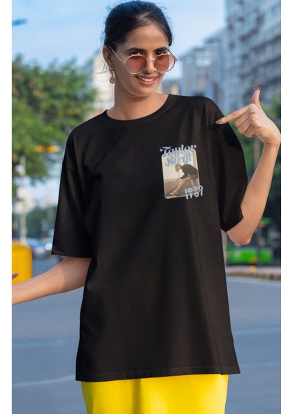 Unisex Desenli Taylor Swift 1989 Sırt Baskılı Oversize Tişört fiyatları