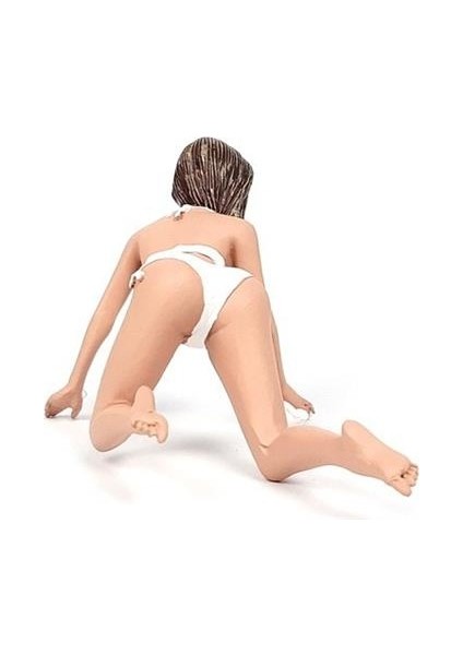 American Diorama AD76363 1/24 Ölçek Araba Yıkayan Bikinili Kız (Jenny) Sergilemeye Hazır Plastik Figürü