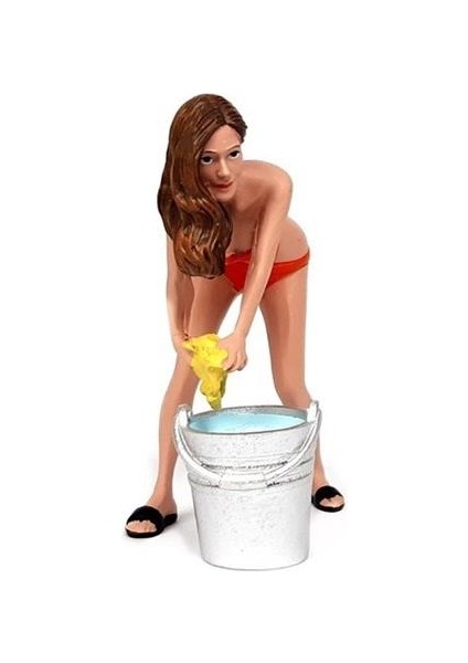 American Diorama AD76364 1/24 Ölçek Araba Yıkayan Bikinili Kız (Cindy) Sergilemeye Hazır Plastik Figürü With Water Bucket