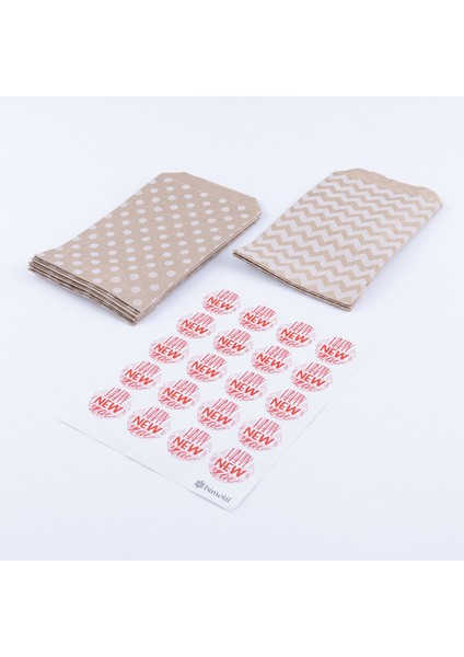 20 Adet Puantiye ve Zikzak Desenli Kese Kağıdı 18 x 30 cm ve Kırmızı Happy New Year Stickerdan Oluşan Set