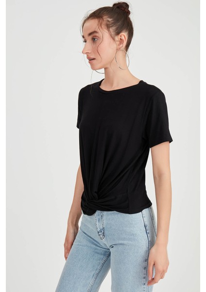 Yuvarlak Yaka Önü Büzgülü T-Shirt