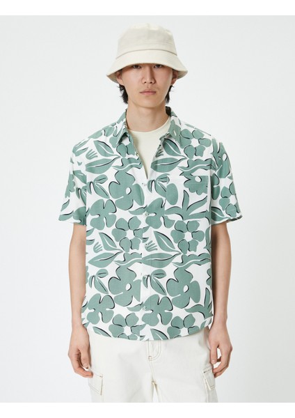 Desenli Gömlek Kısa Kollu Çiçekli Cep Detaylı Klasik Yaka Düğmeli modelleri