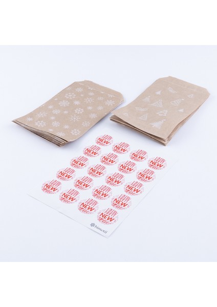 20 Adet Çam ve Kar Desenli Kese Kağıdı 11 x 20 cm ve Kırmızı Happy New Year Stickerdan Oluşan Set