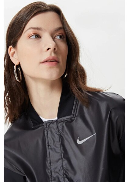 Swoosh Run Jacket Kadın Koşu Ceketi Siyah