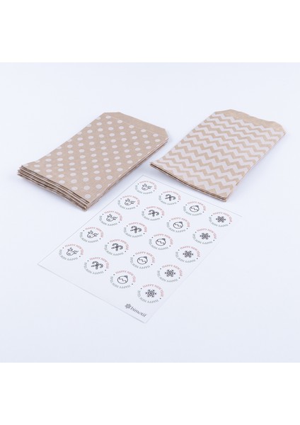 20 Adet Puantiye ve Zikzak Desenli Kese Kağıdı 18 x 30 cm ve Yılbaşı Stickerdan Oluşan Set
