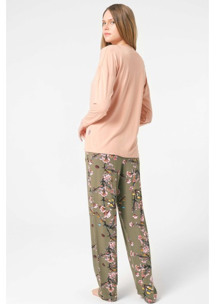 9843 Uzun Kol V Yaka Viskon Çiçek Desenli Kışlık Örme Normal Bel Dantel Detaylı Pijama Takımı fiyatları