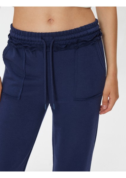 Oversize Eşofman Altı Bol Paça Beli Bağcıklı Fırfır Detaylı Cepli indirimleri