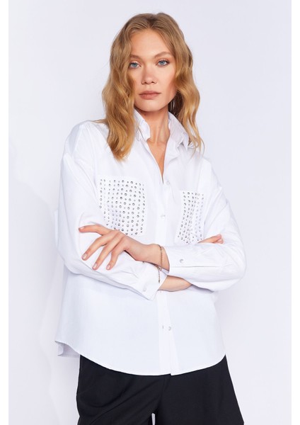 Beyaz Cebi Taş Detaylı Oversize Kadın Poplin Gömlek| EK1000168772