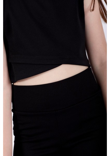 Bisiklet Yaka Sıfır Kol Capraz Bel Detaylı Sıyah Renk Kız Cocuk Tshırt indirimleri